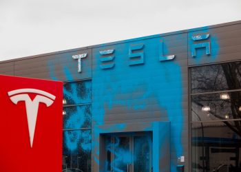 Balanço da Tesla, Focus, discursos do Fed e mais destaques desta 3ª