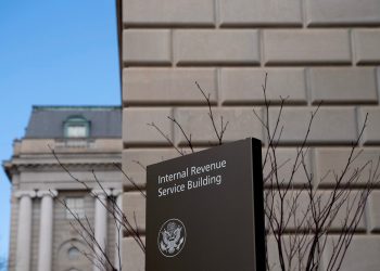 Receita dos EUA concorda em compartilhar dados de imigrantes para processos criminais