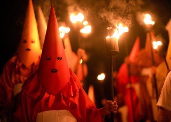 Procissão do Fogaréu iluminou a histórica cidade de Goiás