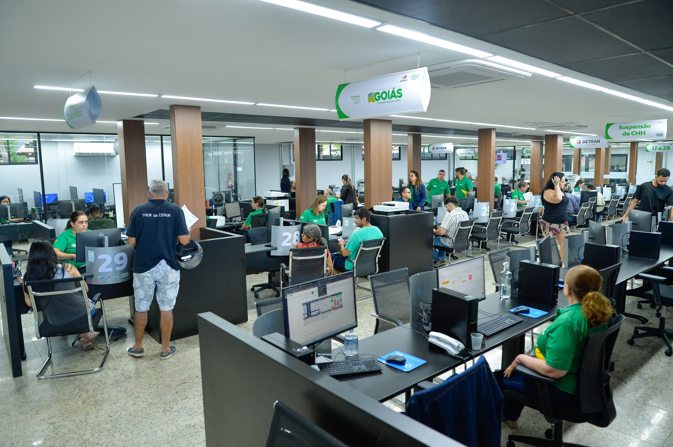 SECOM-INAUGURACAO-DA-REFORMA-DO-VAPT-VUPT-DO-DETRAN-ATENDENTES.jpg