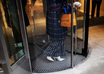 Tarifaço de Trump impõe cenário nebuloso até mesmo para mercado de luxo; entenda