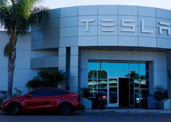 Balanço da Tesla sai 3ª feira e investidores querem saber do carro barato e taxi-robô