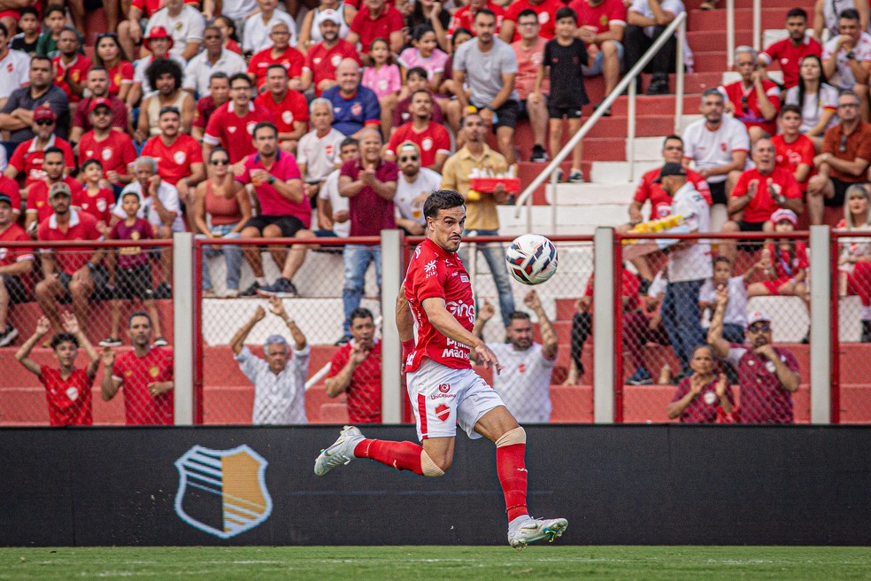 facundo-labandeira-se-destaca-no-vila-nova-e-ganha-espaco-no-time-titular