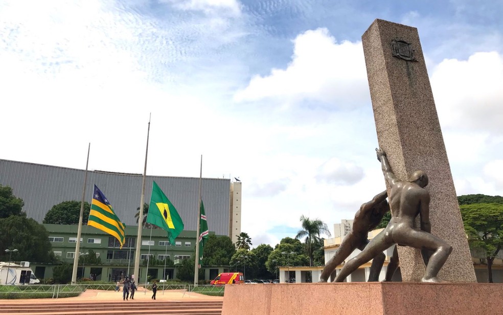feriados-em-goias3A-veja-o-que-abre-e-fecha-na-sexta-feira-santa-e-tiradentes