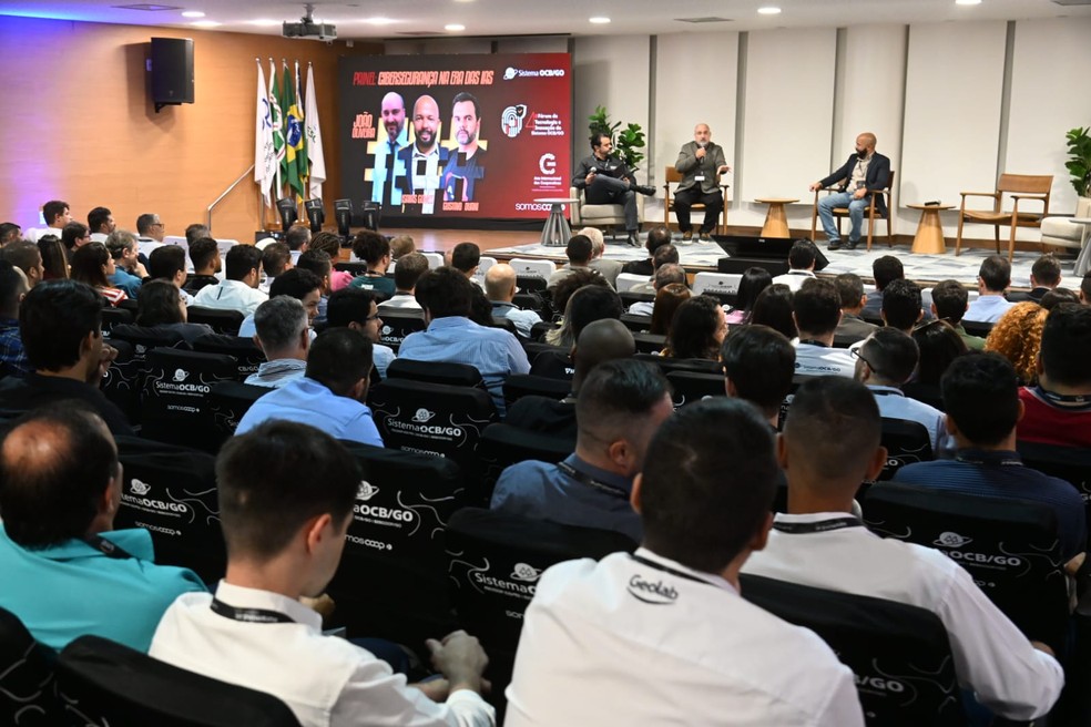 forum-de-tecnologia-e-inovacao-destaca-importancia-da-seguranca-digital-e-ia-para-cooperativas