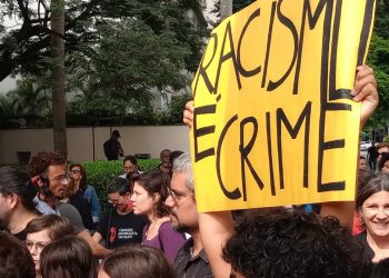 Estudantes e professores fazem ato contra racismo em Higienópolis