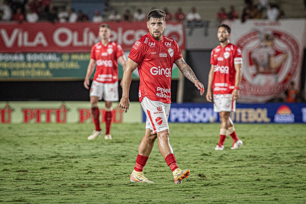 joao-vieira-confiante-para-classico-entre-vila-nova-e-goias-na-serie-b