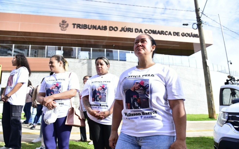 mae-de-adolescente-morto-pede-justica-e-faz-tratamento3B-julgamento-dos-acusados-acontece-nesta-quinta-feira-em-goiania