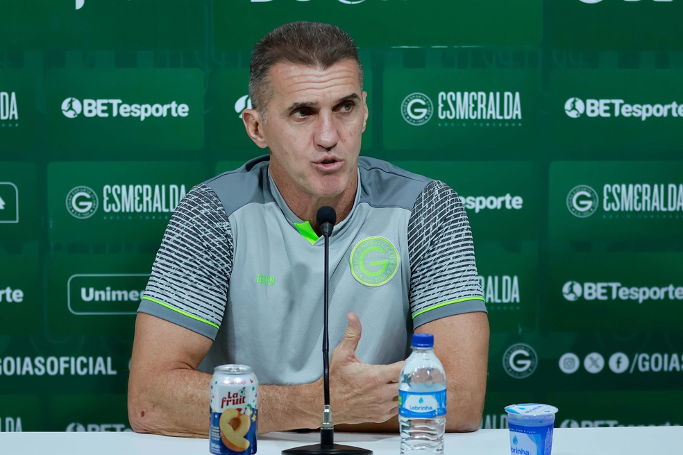 mancini-celebra-virada-do-goias-e-lamenta-expulsao-em-jogo-emocionante