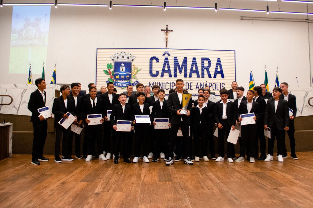santa-cruz-recebe-homenagem-da-camara-de-anapolis-pelo-titulo-historico-na-copa-goias-sub-13