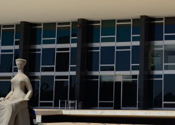 Maioria do STF mantém indenização de Eduardo Bolsonaro a jornalista