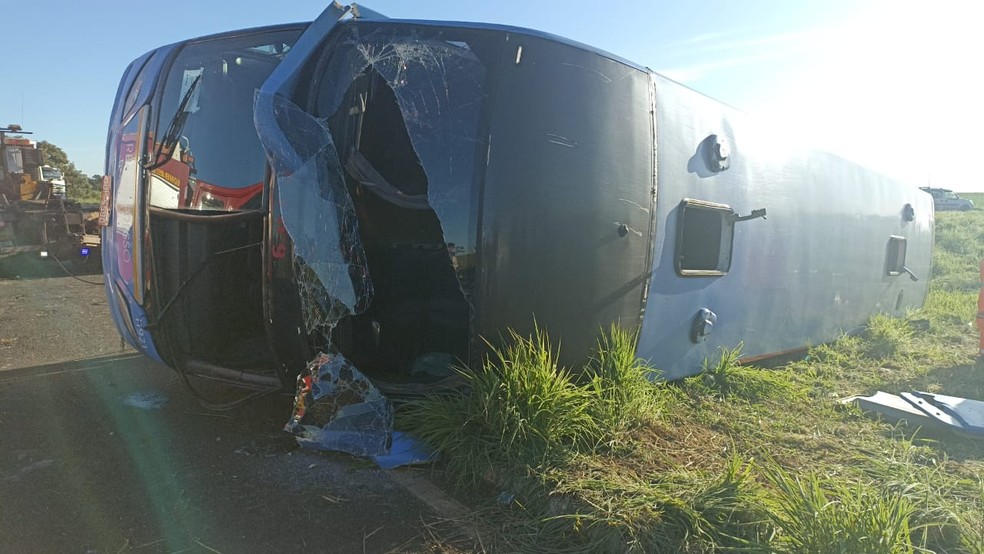 tragedia-em-onibus3A-avo-desabafa-sobre-perda-de-irmas-em-acidente.-familia-aguarda-liberacao-dos-corpos-e-se-recupera-dos-ferimentos.-investigacao-em-andamento.-comocao-em-trindade