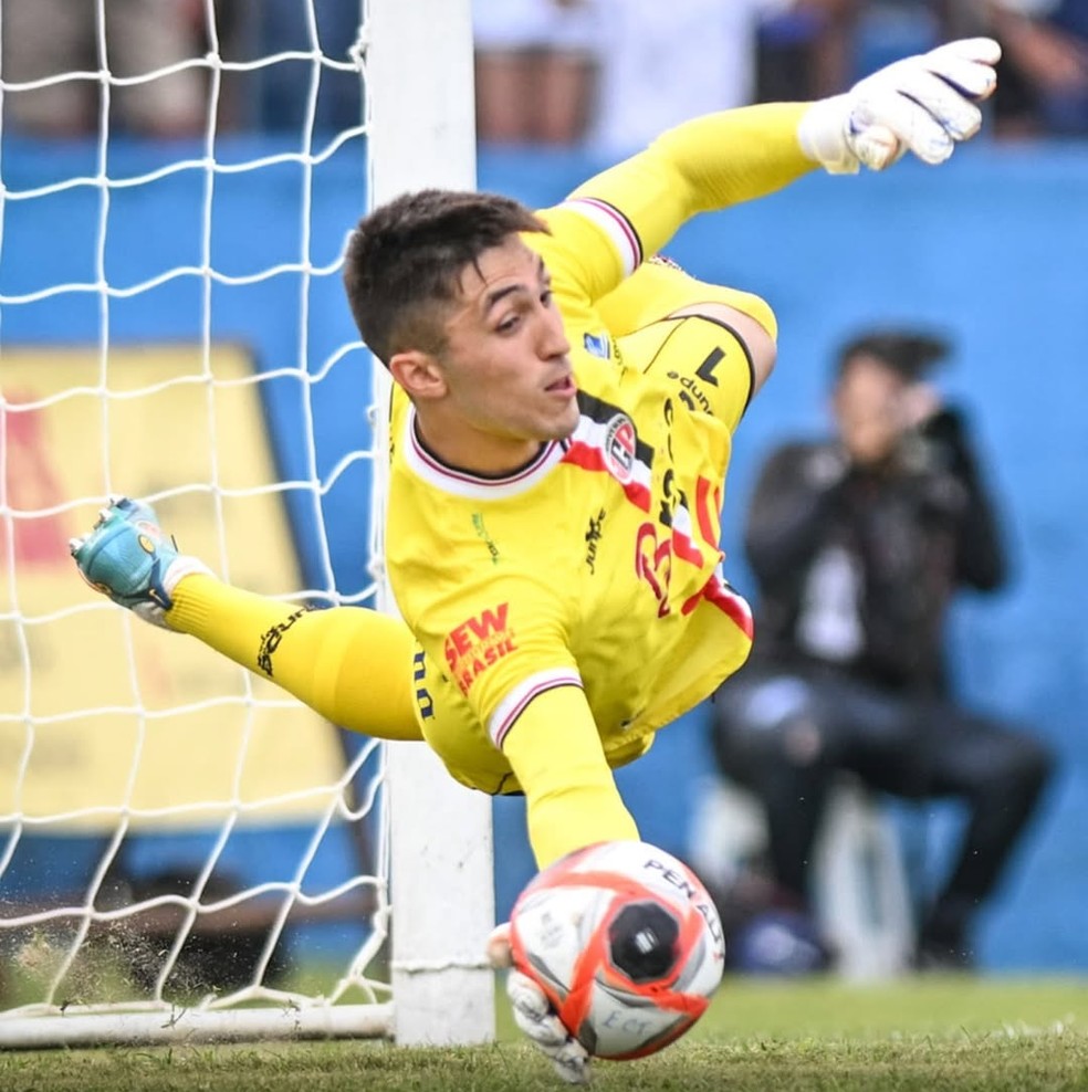 vila-nova-fecha-contratacoes-com-victor-hugo-e-miticov-para-reforcar-elenco