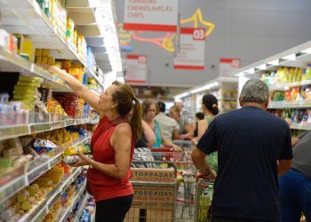 Inflação perde força pelo 2º mês seguido e fecha abril em 0,43%
