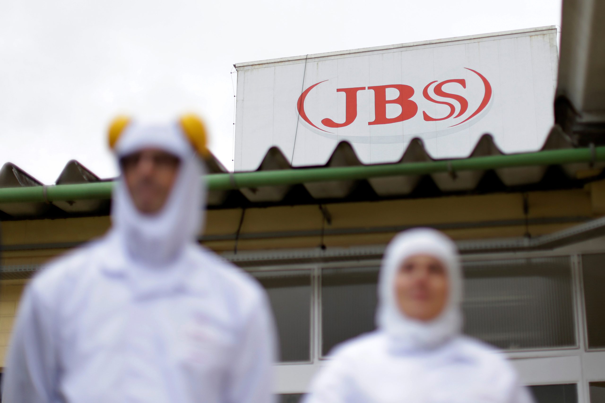 2025-04-23T004853Z_2_LYNXMPEL3L17C_RTROPTP_4_ALIMENTOS-JBS-ASSEMBLEIA.jpg