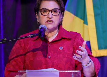 Posse da ministra das Mulheres vira ato de apoio à Marina Silva