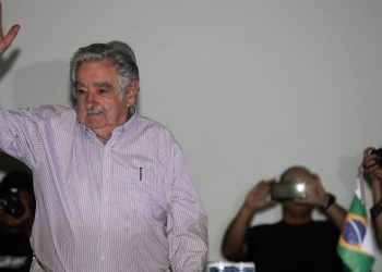 Deputados e senadores brasileiros lamentam morte de Mujica