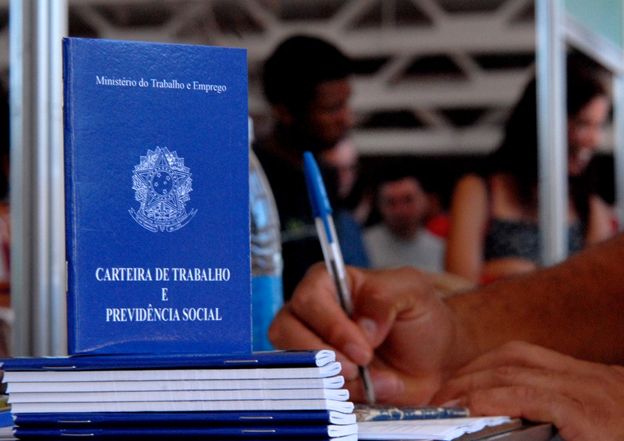 carteira-de-trabalho-carreira-emprego.jpg