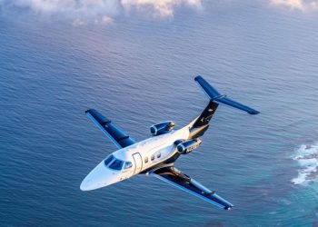 JPMorgan reduz preço-alvo, mas mantém compra em Embraer e vê alta de 30% das ações