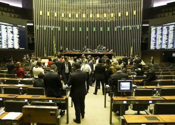 Projeto que aumenta número de deputados para 531 tem urgência aprovada