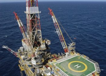 Ibovespa fecha estável e assegura ganho semanal; Prio salta 8%