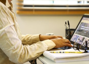 Pesquisa revela condições precários do trabalho remoto no mundo