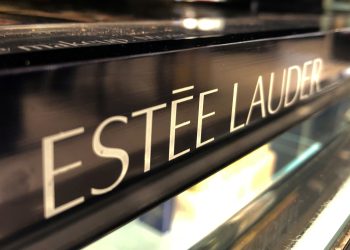 Bilionário herdeiro de império de cosméticos Estée Lauder morre aos 92 anos