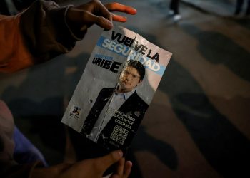 Pré-candidato à presidência da Colômbia passa por cirurgia e está em estado crítico