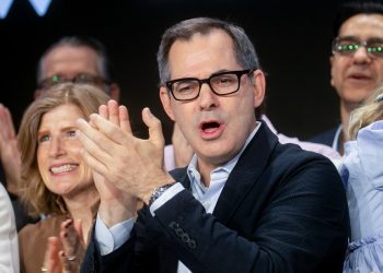 CEO de empresa de IA entra para o grupo de mais ricos do mundo após ação subir 300%