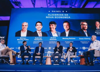 Empresários e banqueiros pedem freio nos gastos e alertam para dívida crescente