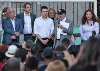 Em visita à Favela do Moinho, Lula assina acordo habitacional