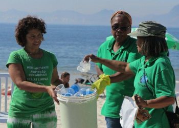 Catadores no Rio lidam com informalidade e más condições de trabalho