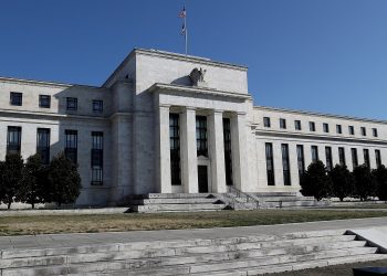 Fomc deve manter juros, de olho no tarifaço, pressão de Trump e economia resiliente