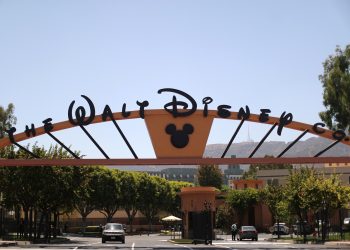 Quais os custos extras para gastar US$ 1 mil e US$ 10 mil no exterior? Confira