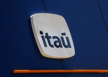 Ação do Itaú (ITUB4) cai em julho, mas tem tendência positiva em 2025; veja análise
