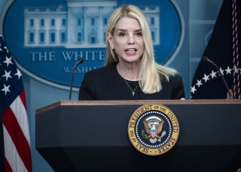 Após prometer revelações, Trump reconhece falta de provas nos “Arquivos Epstein”