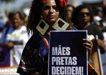 Mulheres negras reivindicam justiça e bem-viver em marcha no Rio