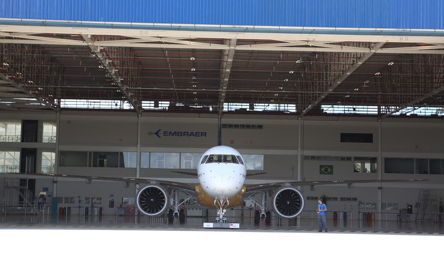 e195-e2-embraer-2.jpg