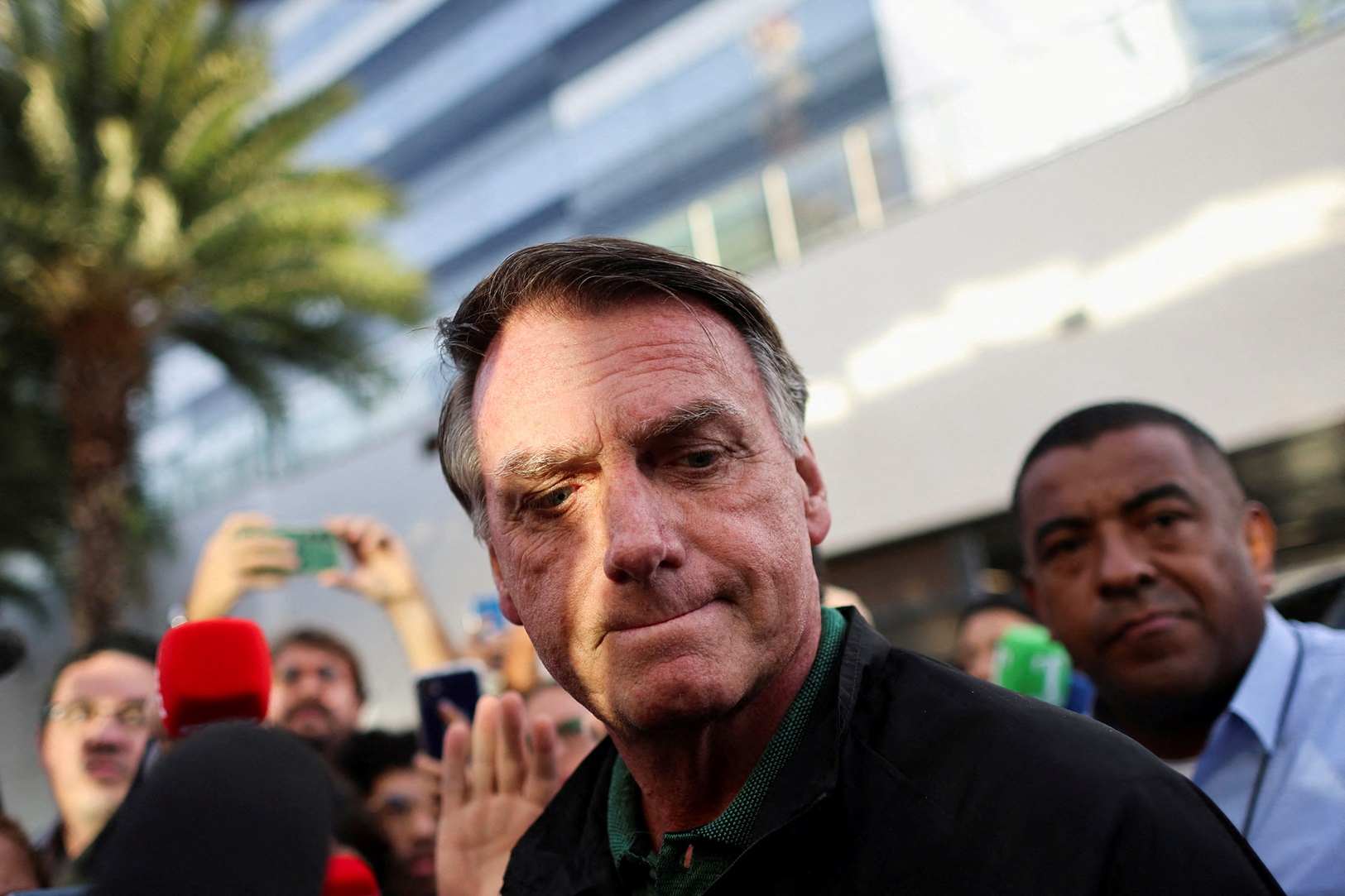 2025-06-18T235841Z_390501059_RC2JWEABU3LF_RTRMADP_3_BRAZIL-BOLSONARO.jpg