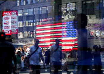 Estouro da bolha? Mercado se prepara para queda de big techs com “puts do desastre”