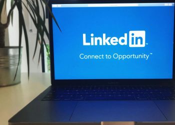 Procurando emprego? 5 prompts do ChatGPT que podem melhorar o seu CV e LinkedIn