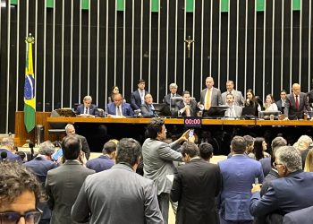 Congresso retoma atividades com votação da isenção do IR, anistia e cassações