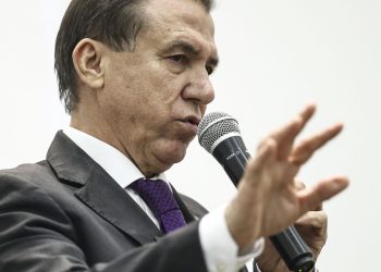 Ministro do Trabalho diz que país não deve se desesperar por tarifaço