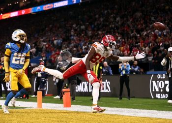 Chargers superam maioria dos Chiefs nas arquibancadas e vencem em São Paulo