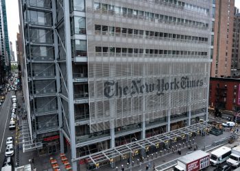 Juiz rejeita temporariamente ação de US$ 15 bilhões de Trump contra o NYT