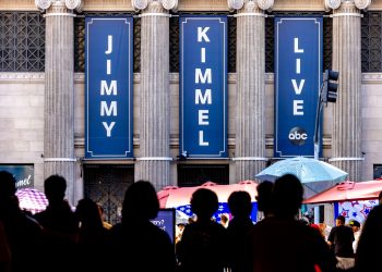 Disney se prepara para batalha judicial com Trump após retorno de Jimmy Kimmel ao ar