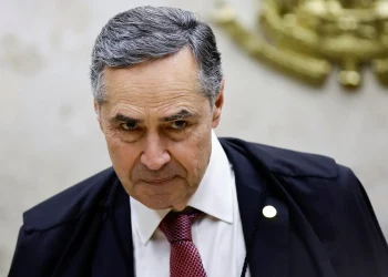 Barroso comete ato falho e diz que foi juiz por 12 anos: ‘Fui não, ainda sou’