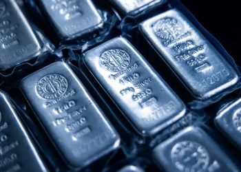 Prata dispara com “short squeeze” histórico abalando mercado em Londres