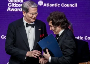 Secretário dos EUA diz a investidores que agora é a vez deles resgatarem a Argentina