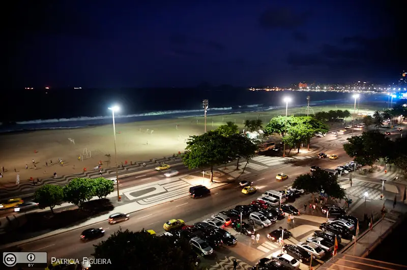 Praia_de_Copacabana_a_noite.jpg